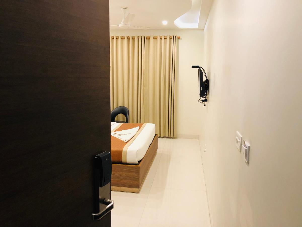 Motimahal Inn Haldwāni Екстериор снимка