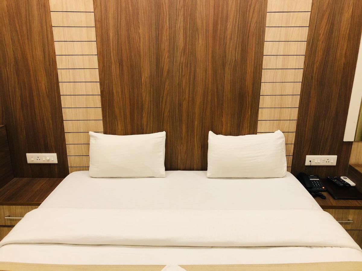Motimahal Inn Haldwāni Екстериор снимка